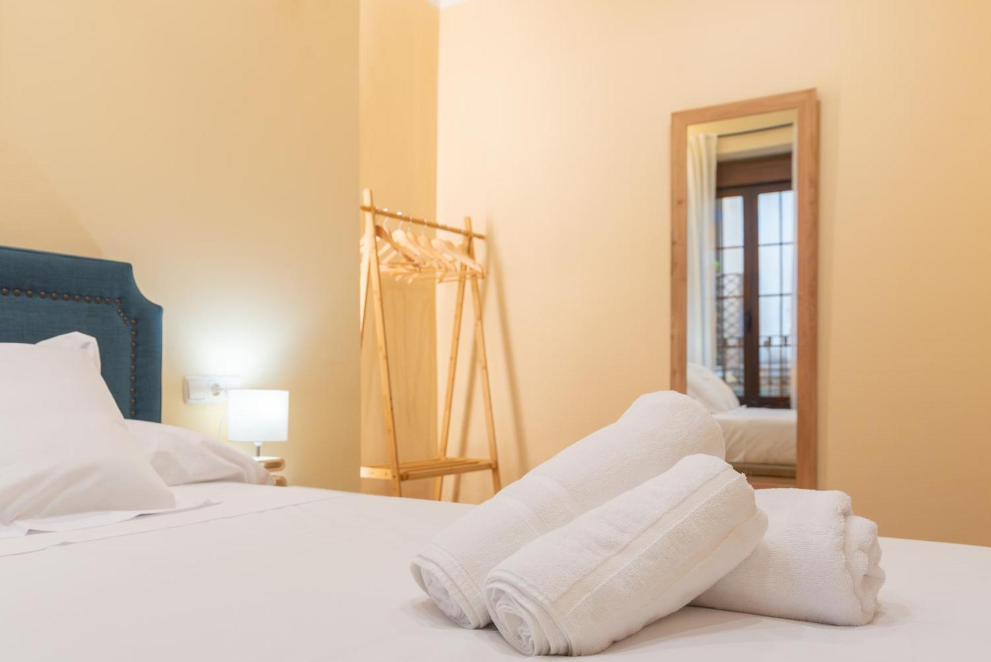 Apartamento Puerta De Cordoba- Exterior Con Balcones المظهر الخارجي الصورة